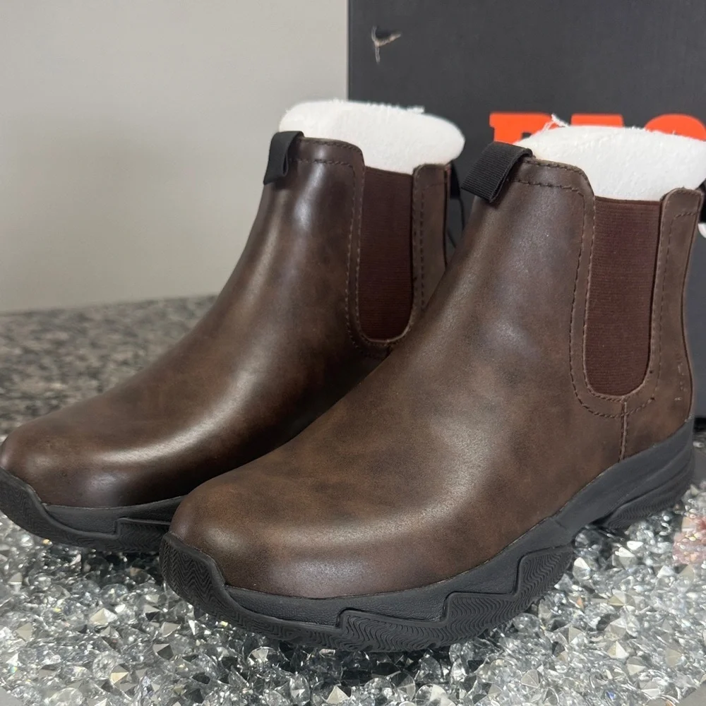 Bass Outdoor men’s field Chelsea Brown Ankle Boots NEW 9